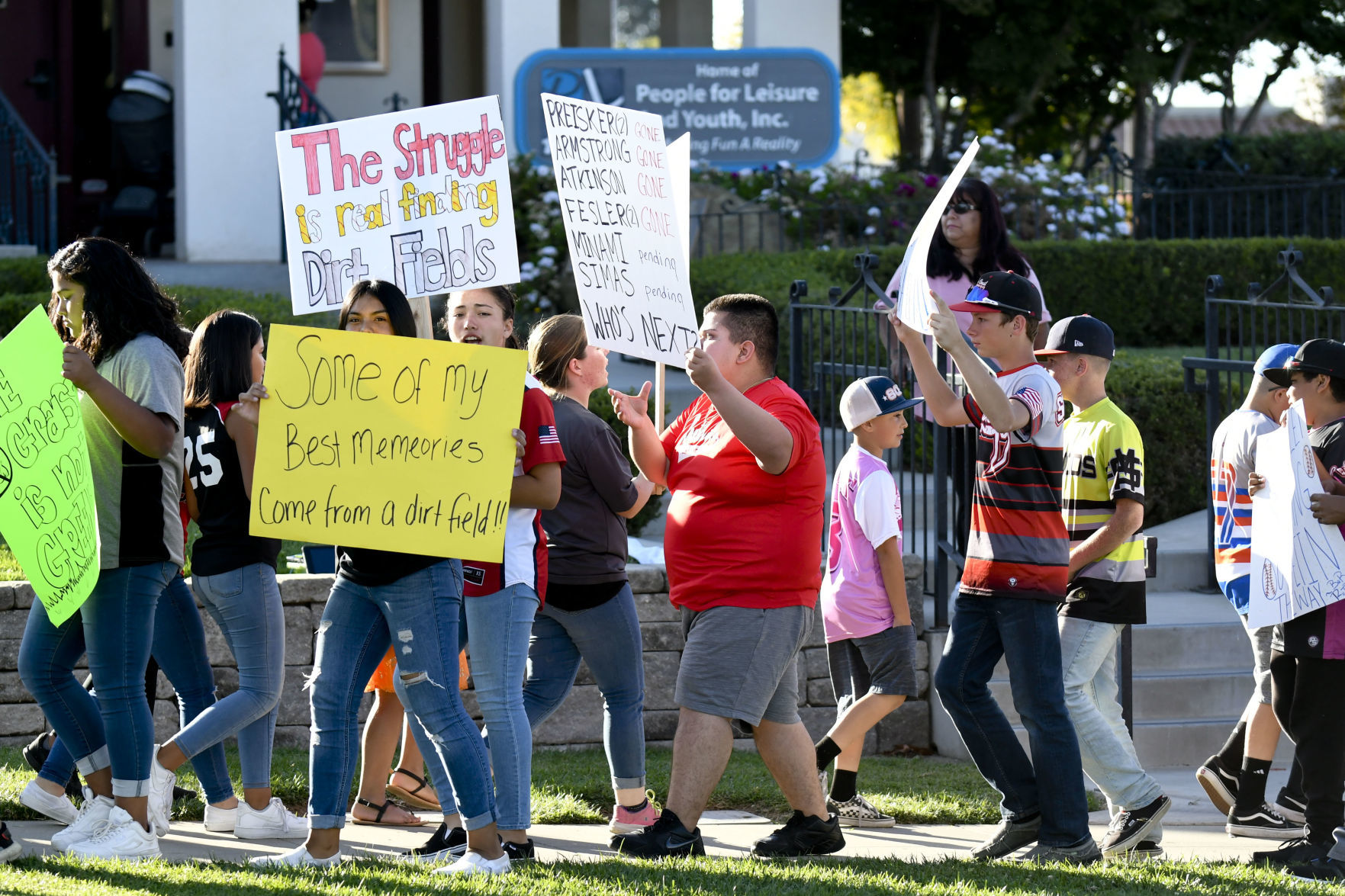 100719 Field protest 04.jpg
